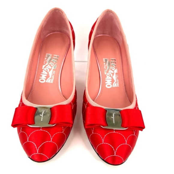 SALVATORE FERRAGAMO Carla Quilted Red Satin Fabric Bow Vara Heel Pumps Size 6 - Picture 4 of 13